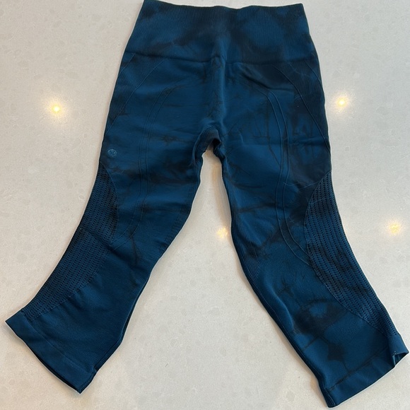Lululemon seamless capri - Picture 4 of 5